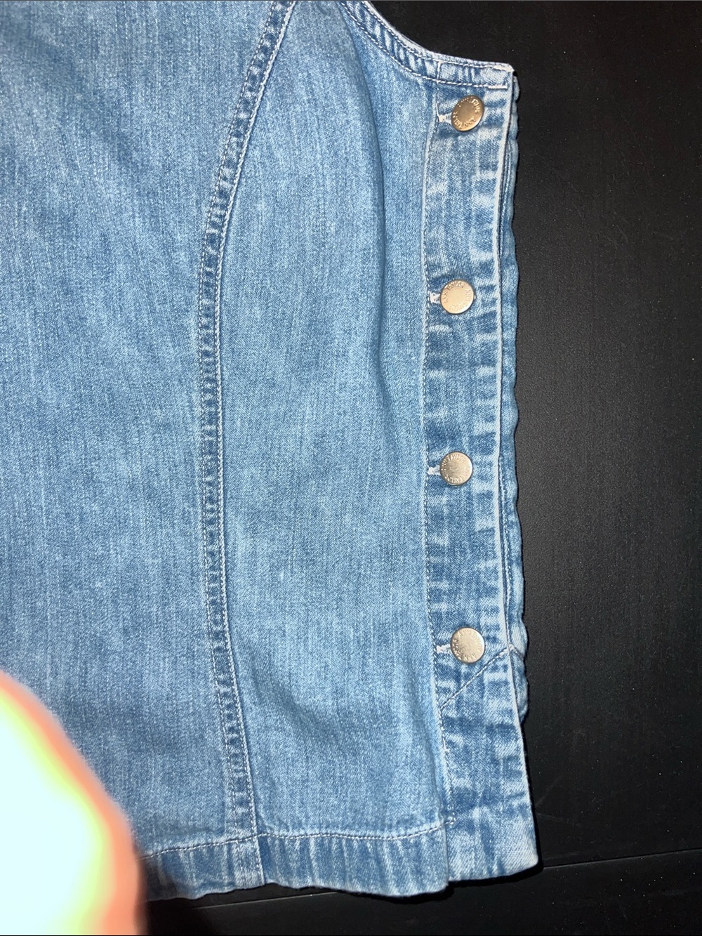Ann Taylor Light Blue Denim V-Neck Sleeveless Shell with Side Buttons - Picture 3 of 4